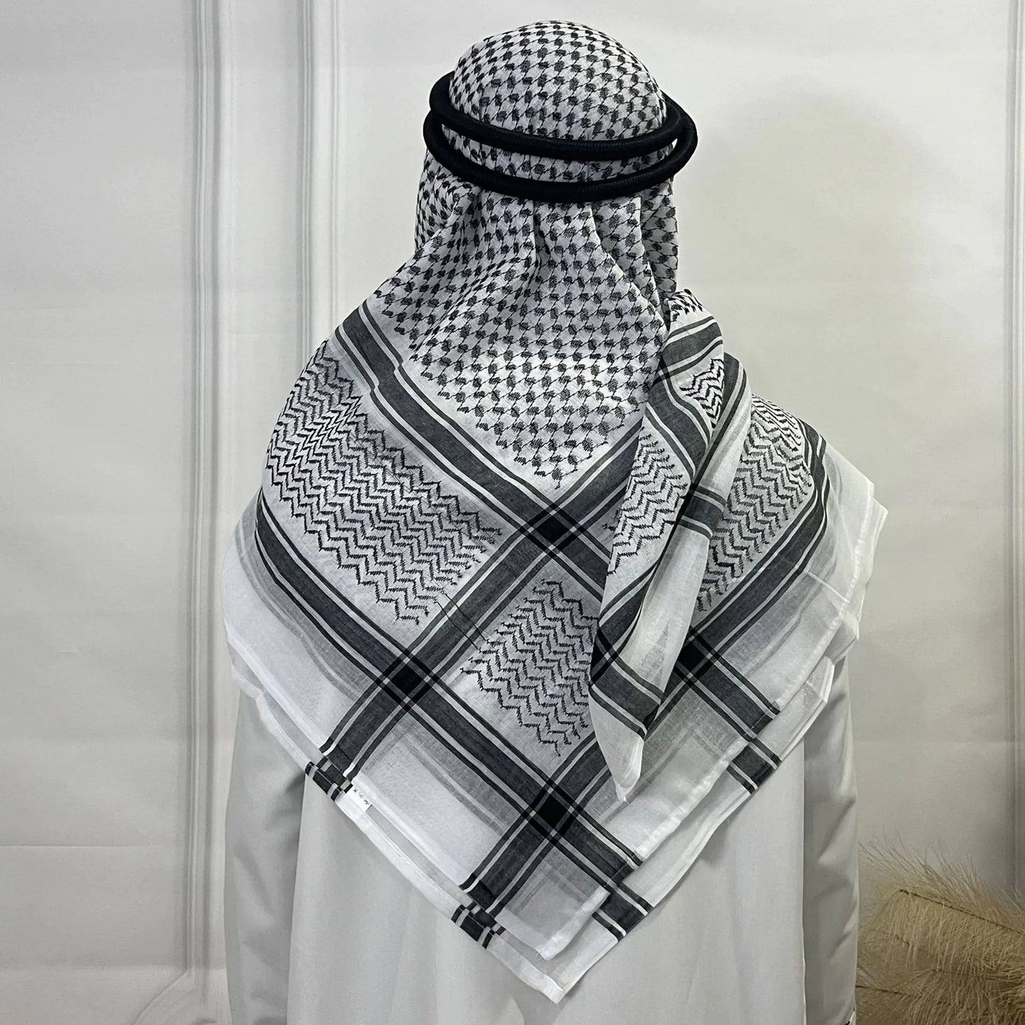 Elegant Checkered Men's Keffiyeh