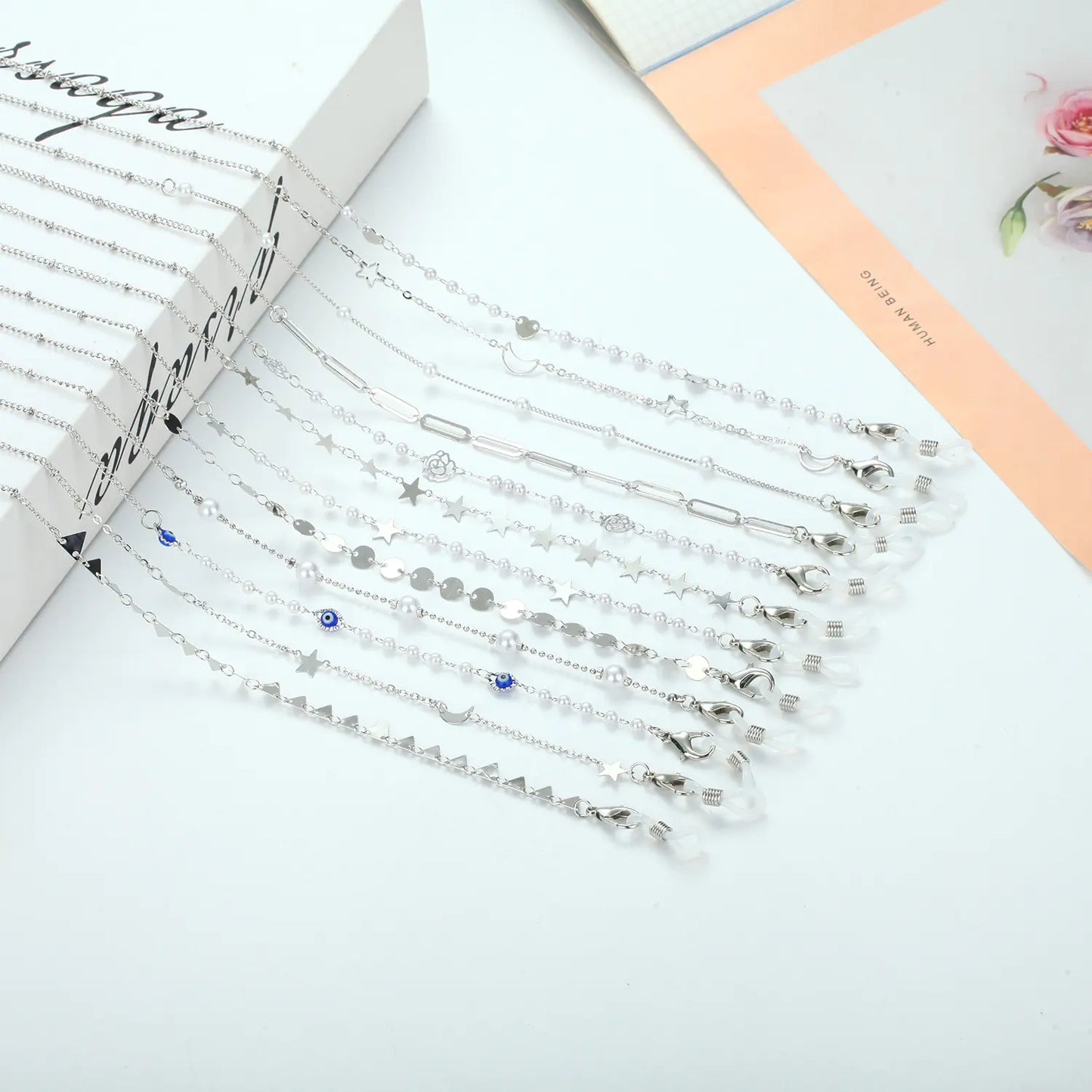 Elegant Pearl Eyewear Chain