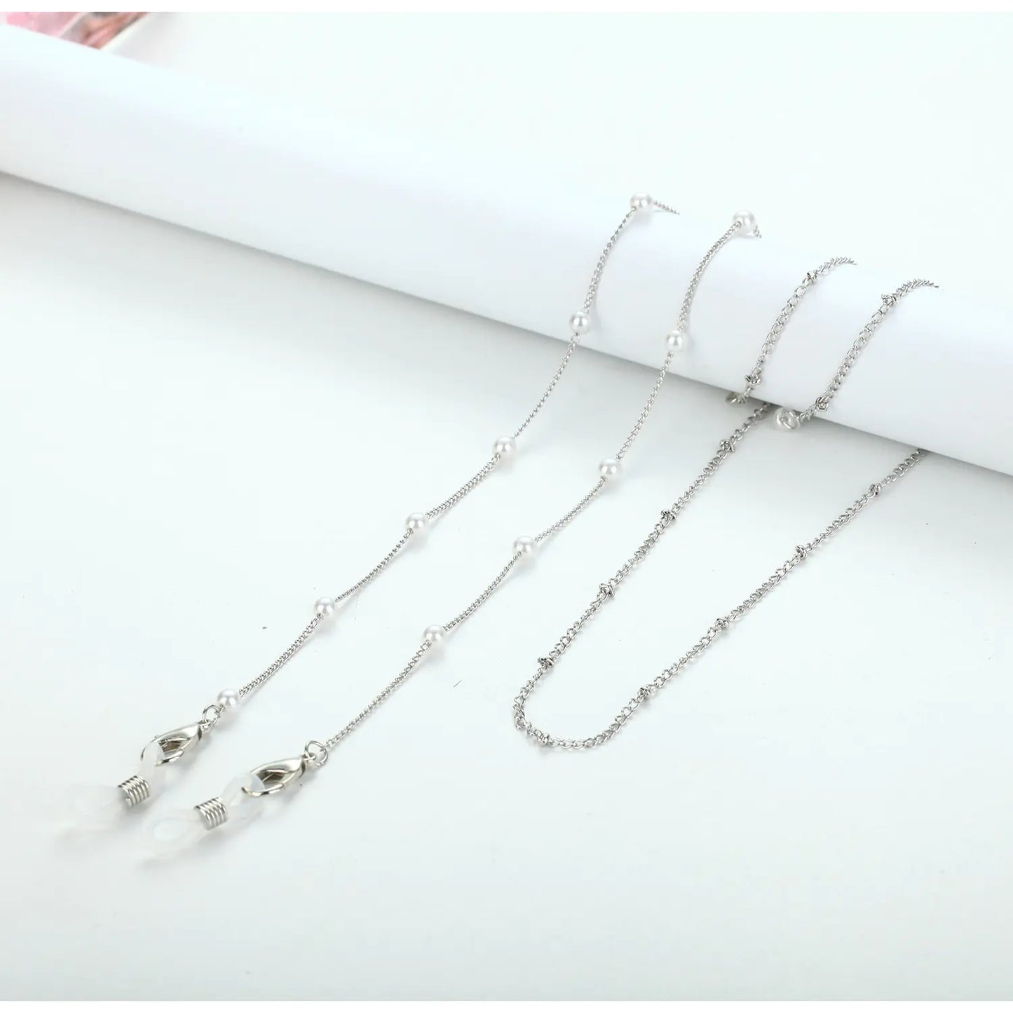 Elegant Pearl Eyewear Chain