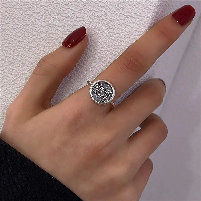 Elegant Vintage Women's Ring