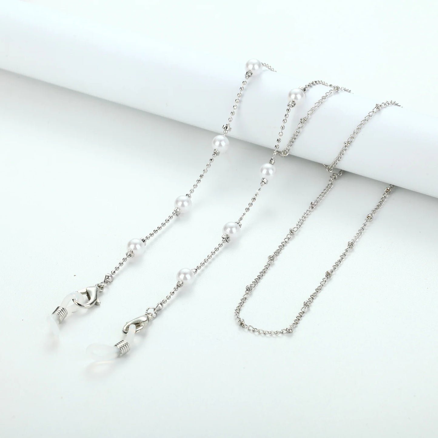 Elegant Pearl Eyewear Chain