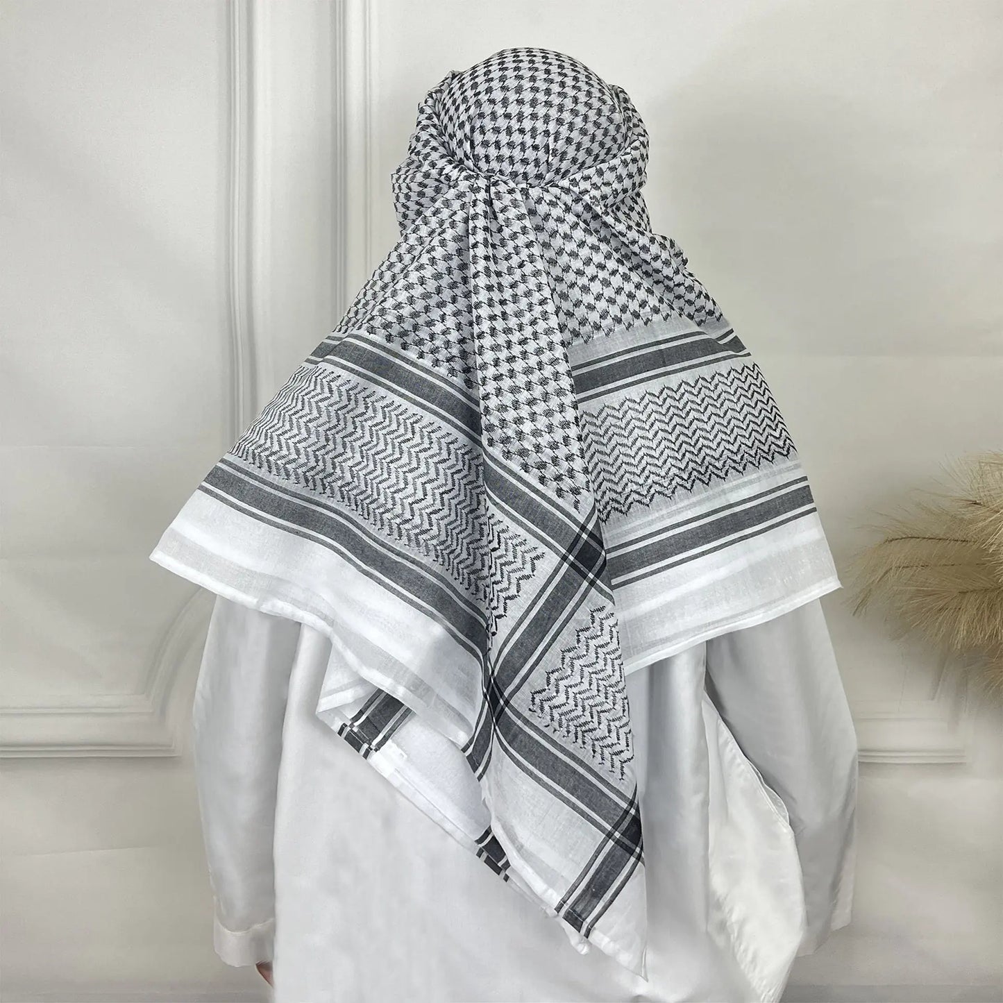 Elegant Checkered Men's Keffiyeh