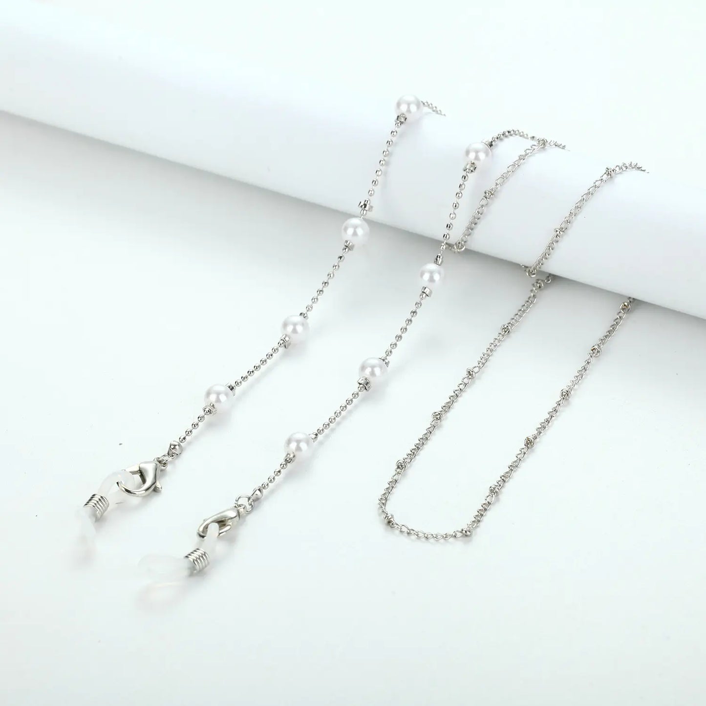 Elegant Pearl Eyewear Chain