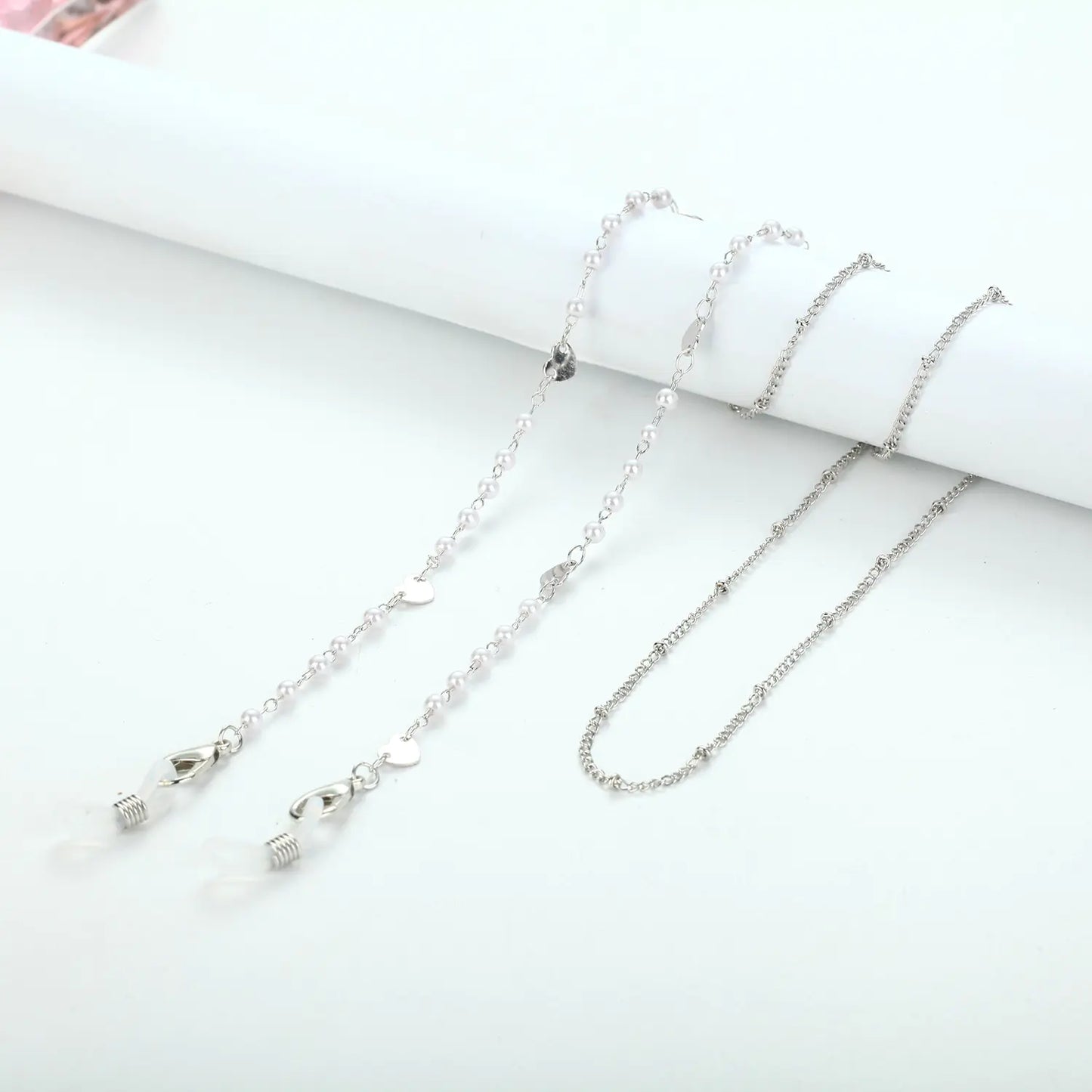 Elegant Pearl Eyewear Chain